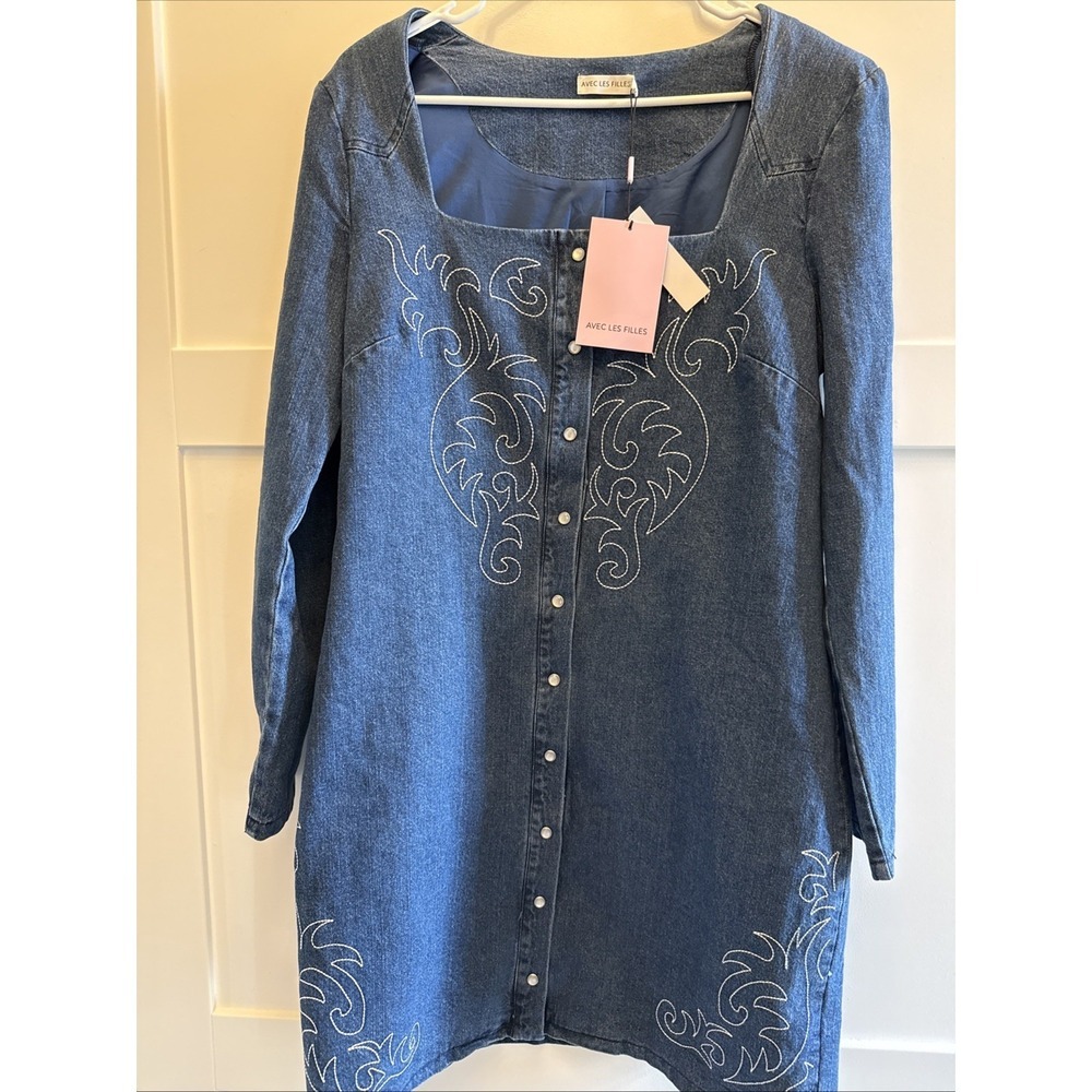 NWT Cowgirl Denim Rodeo Dress Size 14, Snap Front And White Embroidered Details